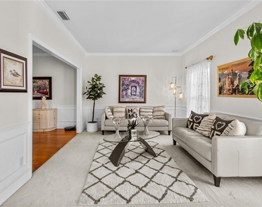 10002 Hunt Cliff Drive - Photo Thumbnail 5