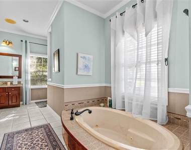 10002 Hunt Cliff Drive - Photo Thumbnail 21