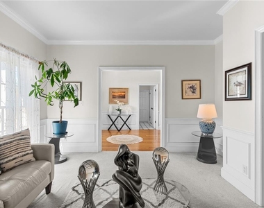 10002 Hunt Cliff Drive - Photo Thumbnail 7