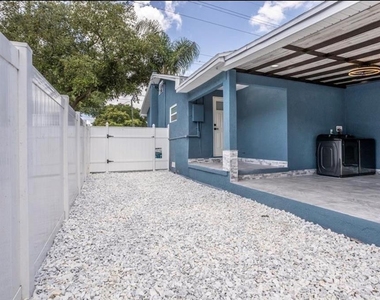 8907 N Boulevard - Photo Thumbnail 15