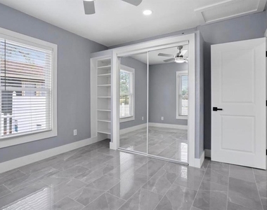 8907 N Boulevard - Photo Thumbnail 4