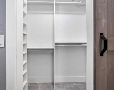 8907 N Boulevard - Photo Thumbnail 5