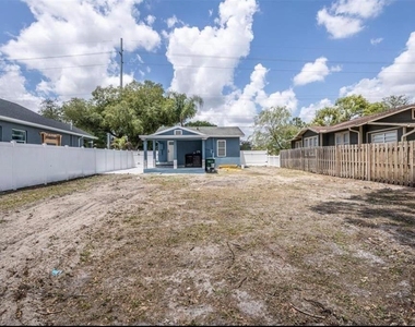 8907 N Boulevard - Photo Thumbnail 21