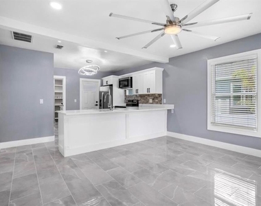 8907 N Boulevard - Photo Thumbnail 2