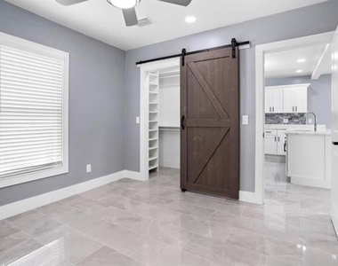 8907 N Boulevard - Photo Thumbnail 19