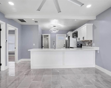8907 N Boulevard - Photo Thumbnail 1
