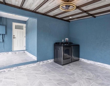 8907 N Boulevard - Photo Thumbnail 16