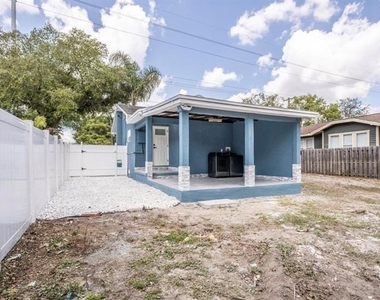8907 N Boulevard - Photo Thumbnail 14