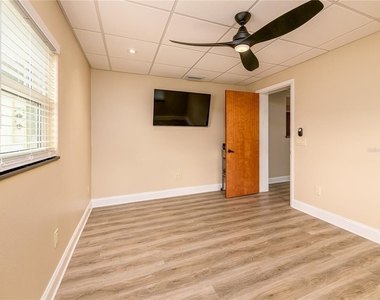 907 Hillside Terrace - Photo Thumbnail 19