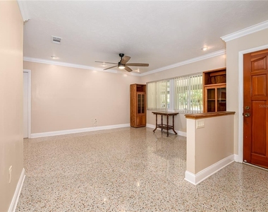 907 Hillside Terrace - Photo Thumbnail 3