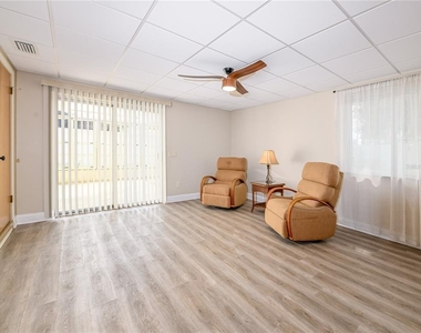 907 Hillside Terrace - Photo Thumbnail 15