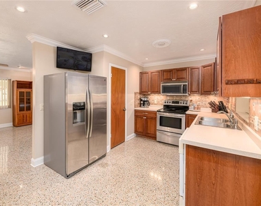 907 Hillside Terrace - Photo Thumbnail 10