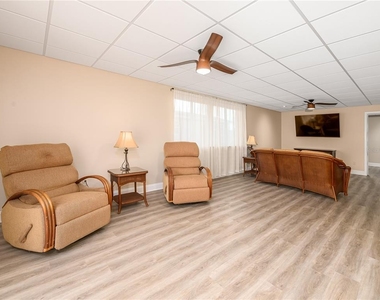 907 Hillside Terrace - Photo Thumbnail 12