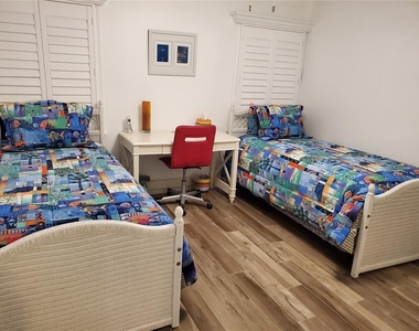 6650 Sunset Way - Photo Thumbnail 24