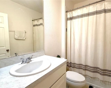 5003 Royal Point Avenue - Photo Thumbnail 8