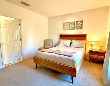 5003 Royal Point Avenue - Photo Thumbnail 5