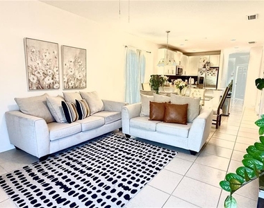 5003 Royal Point Avenue - Photo Thumbnail 3