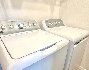 5003 Royal Point Avenue - Photo Thumbnail 9