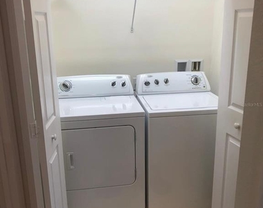 921 Las Fuentes Drive - Photo Thumbnail 6