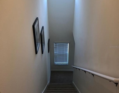 921 Las Fuentes Drive - Photo Thumbnail 7