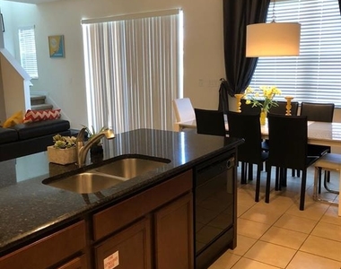 921 Las Fuentes Drive - Photo Thumbnail 3