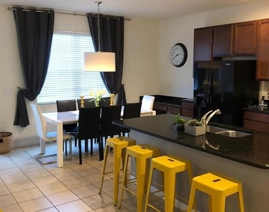 921 Las Fuentes Drive - Photo Thumbnail 1