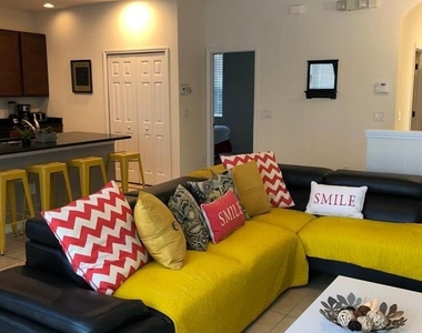 921 Las Fuentes Drive - Photo Thumbnail 4