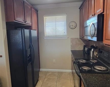 914 Charo Parkway - Photo Thumbnail 7