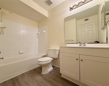 13839 Fairway Island Drive - Photo Thumbnail 21