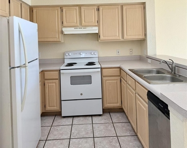 13839 Fairway Island Drive - Photo Thumbnail 7