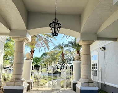 13839 Fairway Island Drive - Photo Thumbnail 25