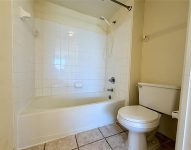 13839 Fairway Island Drive - Photo Thumbnail 17