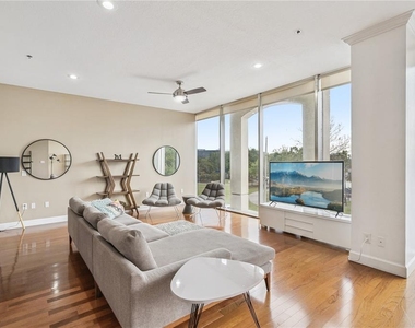 151 E Washington Street - Photo Thumbnail 8