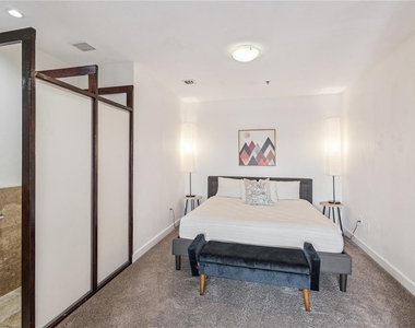 151 E Washington Street - Photo Thumbnail 18