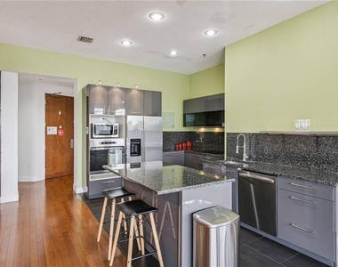 151 E Washington Street - Photo Thumbnail 14
