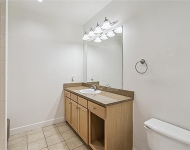 151 E Washington Street - Photo Thumbnail 22