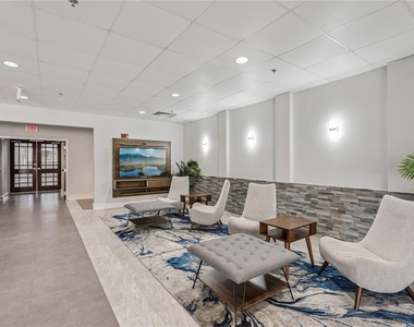 151 E Washington Street - Photo Thumbnail 6