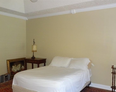 1144 Delaney Avenue - Photo Thumbnail 2