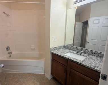 8137 Claire Ann Drive - Photo Thumbnail 14