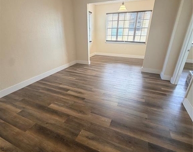 8137 Claire Ann Drive - Photo Thumbnail 7