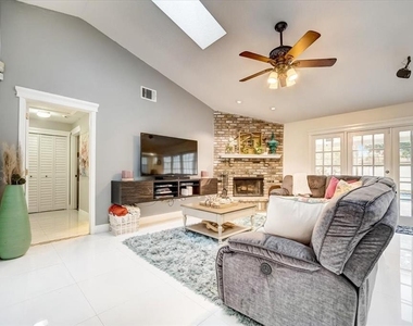 7233 Branchtree Drive - Photo Thumbnail 11
