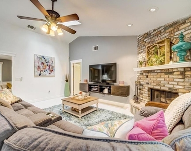 7233 Branchtree Drive - Photo Thumbnail 12
