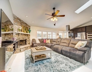 7233 Branchtree Drive - Photo Thumbnail 10