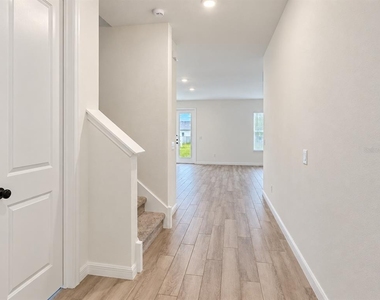 2077 Derwent Drive - Photo Thumbnail 4