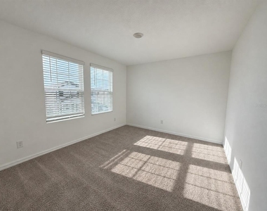 2077 Derwent Drive - Photo Thumbnail 26