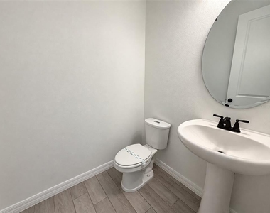 2077 Derwent Drive - Photo Thumbnail 12