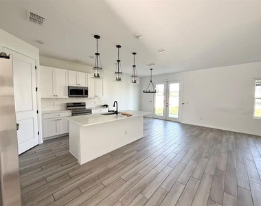2077 Derwent Drive - Photo Thumbnail 2