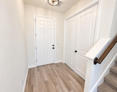 2077 Derwent Drive - Photo Thumbnail 2
