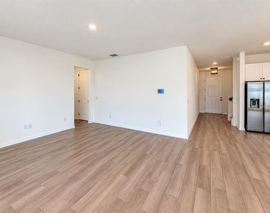 2077 Derwent Drive - Photo Thumbnail 10