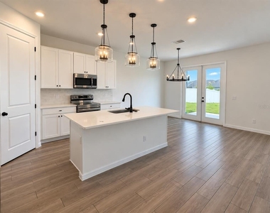 2077 Derwent Drive - Photo Thumbnail 7
